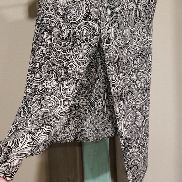 🌺Express Split Back Tank - Picture 3 of 5